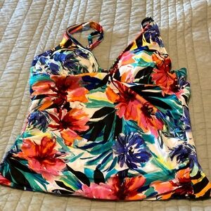 Women’s swim top with adjustable straps